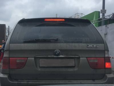 Неработающий задний стоп автомобиля