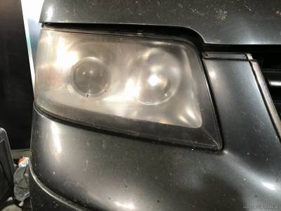 Правая фара Volkswagen до установки биксеноновых линз