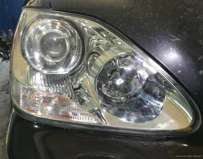 Правая фар Lexus после полировки