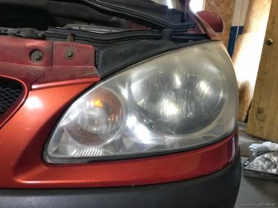 Левая фара Hyundai до полировки