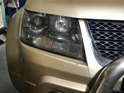 Правая фара до замены линз на Suzuki Grand Vitara