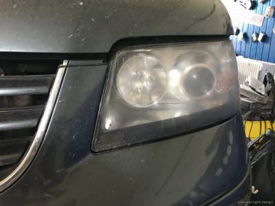 Левая фара Volkswagen до установки линз