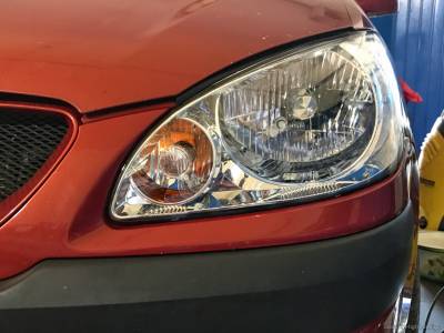 Левая фара Hyundai после полировки