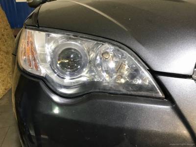 Фара автомобиля Subaru Outback после ремонта