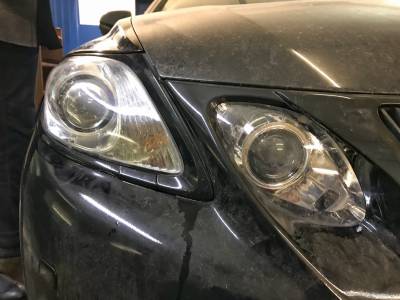 Установленная билинза в дальний свет Lexus