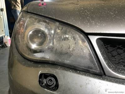 Запотевшая оптика автомобиля Subaru Impreza WRX STI