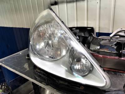 Фары Honda Jazz до полировки