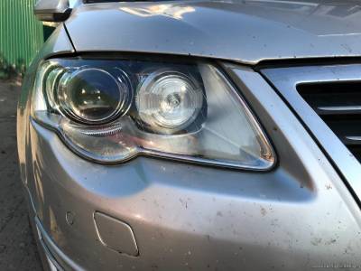Правая фара Volkswagen после проведенных услуг
