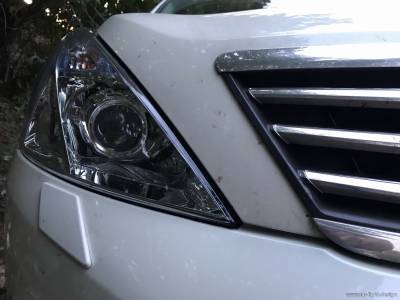 Биксеноновые линзы в фарах Nissan Teana