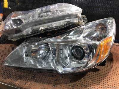 Собранная фара Subaru с биксеноновой линзой