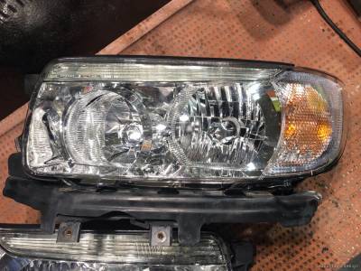 Новое стекло на фаре Subaru Forester