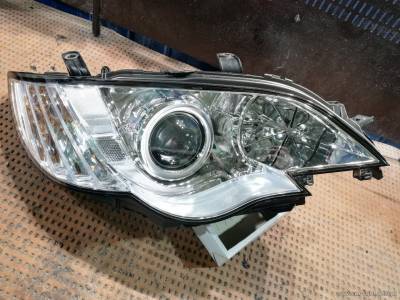 Восстановленная после ДТП фара Subaru Outback