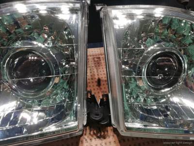 Установленные билинзы Hella 3.0 Original в фары Lexus LX470