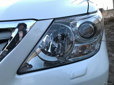 Выполненная герметизация фары Lexus LX570