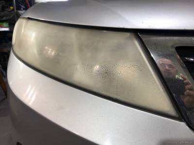 Стекло фары KIA Magentis до полировки