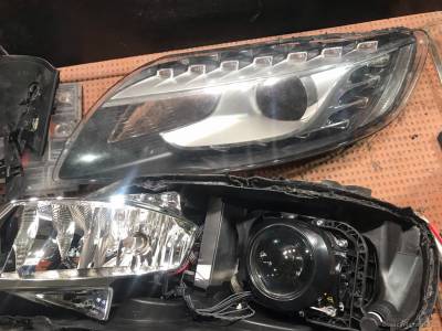 Распакованная фара Audi Q7