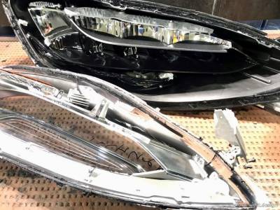 Распаковка фары Tesla Model S для определения причин выхода из строя