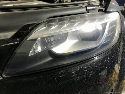 Фара Audi Q7 до ремонтных работ
