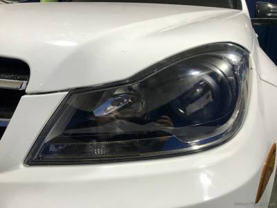 Фара Mercedes-Benz C-Class w204 с установленной биксеноновой линзой