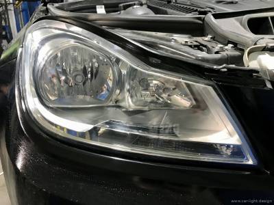 Галогеновая фара Mercedes-Benz