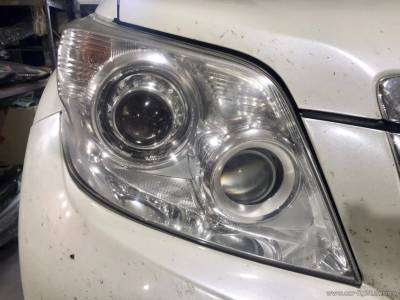 Фара автомобиля Toyota Prado до ремонта