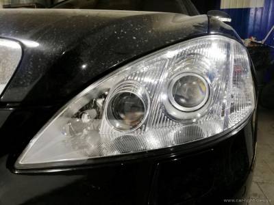 Внутренняя чистота фары Mercedes-Benz после чистки