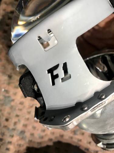 Биксеноновые линзы Hella F1 Black Edition