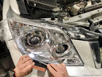 Нанесение защитного покрытия на фару Toyota Prado