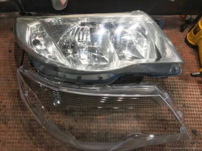 Новое стекло для фары Subaru Forester