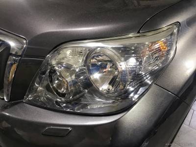 Стекло фары Toyota Prado после полировки