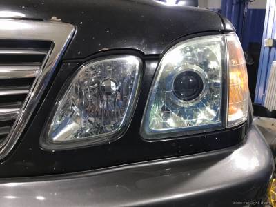 Разбалансированный по свету галогенный модуль фары Lexus LX 470