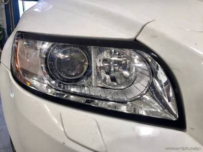 Фара Volvo S40 после внутренней чистки