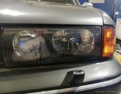 Запотевшая галогенная фара Mitsubishi Sigma