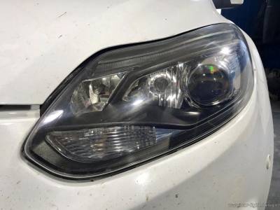Замененные линзы в фарах Ford Focus