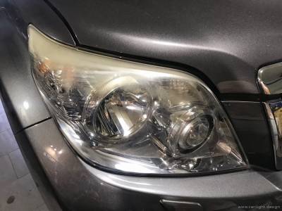 Пожелтевшее сверху стекло фары Toyota Prado