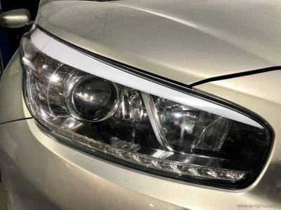 Установленные билинзы 3.0 дюйма в галогенные фары KIA Ceed