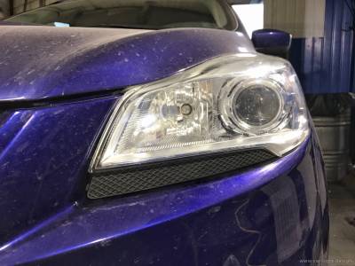 Установка биксеноновой линзы в фару Ford Kuga