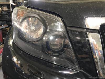 Фары Toyota Prado с покрашенными масками в черный цвет
