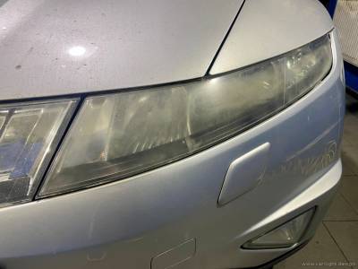 Стекло фары Honda Civic до полировочных работ
