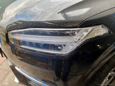 Повреждения на стекле фары Volvo XC 90