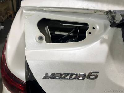 Подготовленное место для установки задней фары Mazda 6