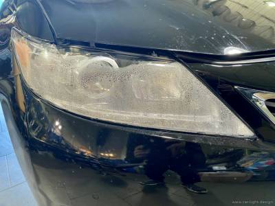 Запотевшая фара автомобиля Lexus ES 350