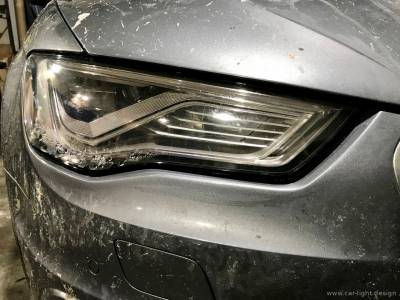 Запотевшая фара автомобиля Audi S3