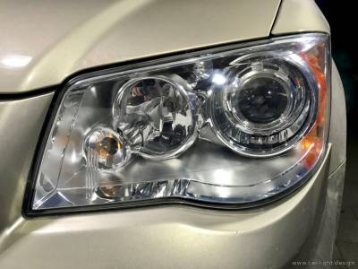 Фара Chrysler Town & Country с установленной биксеноновой линзой