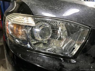 Галогенная фара Toyota Highlander с установленной линзой