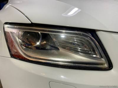 Запотевшая передняя фара Audi Q5