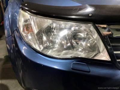 Стекло фары Subaru Forester 3 SH с микротрещинами