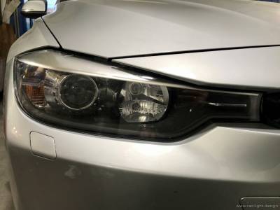 Галогенная фара BMW F30 с установленным биксеноновым модулем света
