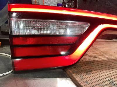 Светодиодная задняя консоль Dodge с частично нерабочими светодиодами