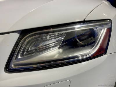 Запотевшая передняя фара Audi Q5